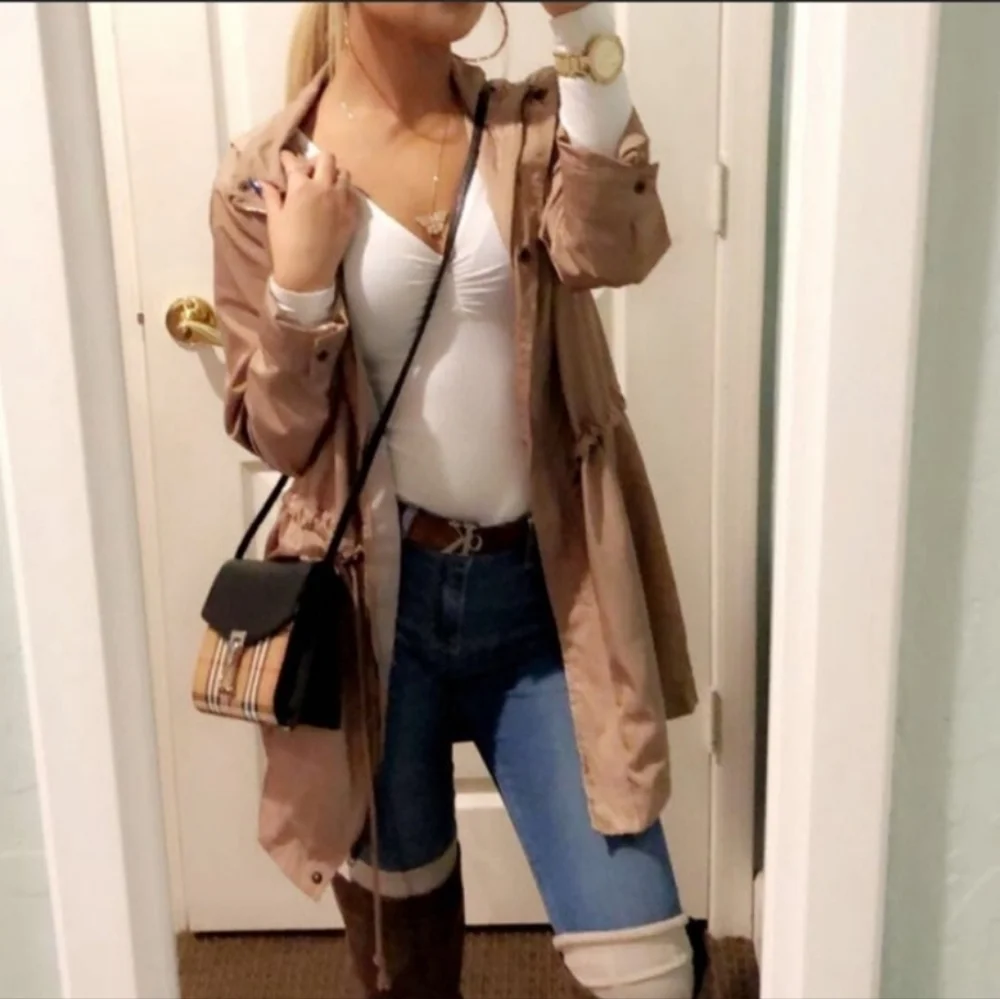 Burberry Macken Crossbody Bag - Picture 10 of 13